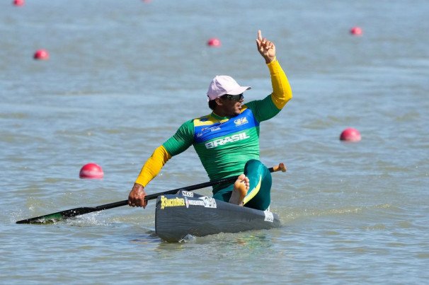 Canoísta brasileiro conquista prata em mundial húngaro
