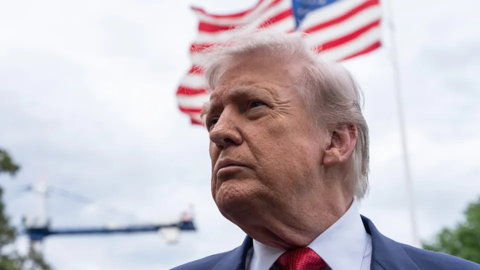 Trump recua em regulação de IA: a corrida tecnológica com a China acima de tudo